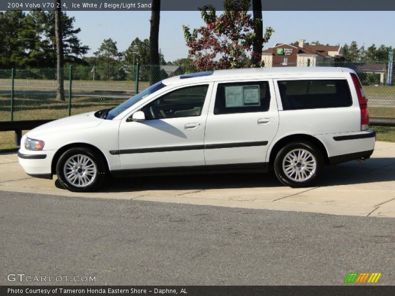 Ice White / Beige/Light Sand 2004 Volvo V70 2.4