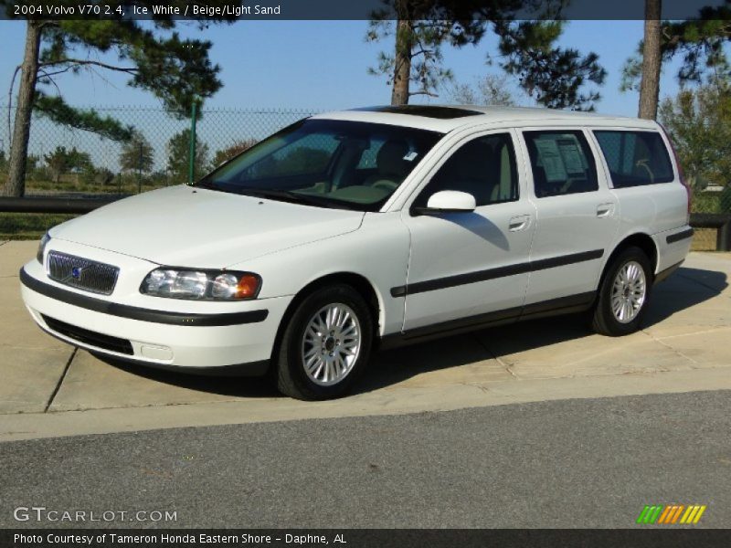 Ice White / Beige/Light Sand 2004 Volvo V70 2.4