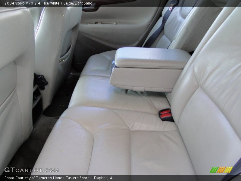 Ice White / Beige/Light Sand 2004 Volvo V70 2.4