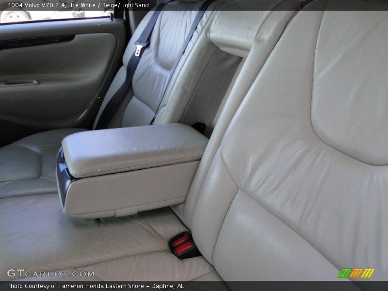 Ice White / Beige/Light Sand 2004 Volvo V70 2.4