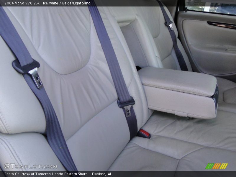 Ice White / Beige/Light Sand 2004 Volvo V70 2.4