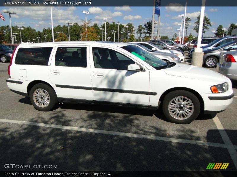 Ice White / Beige/Light Sand 2004 Volvo V70 2.4