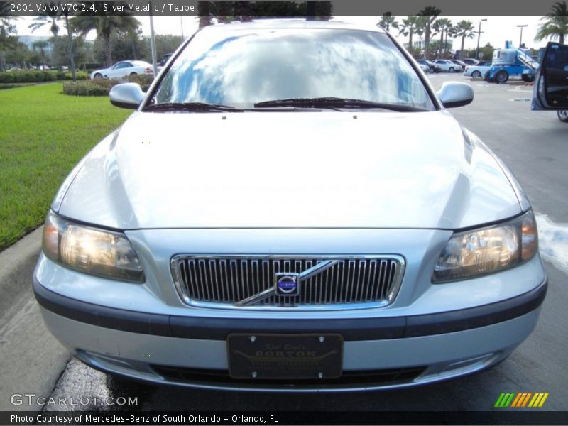 Silver Metallic / Taupe 2001 Volvo V70 2.4