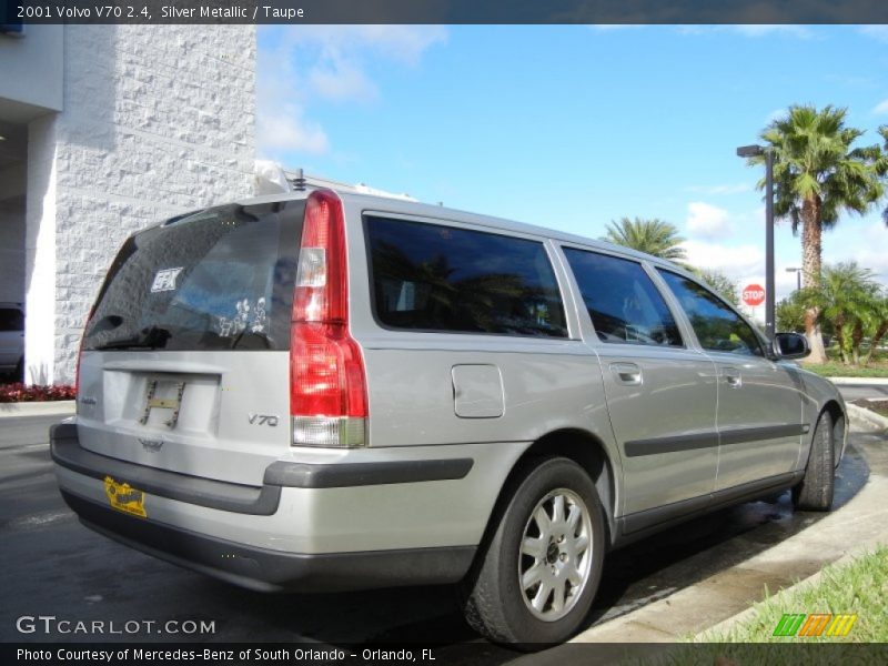 Silver Metallic / Taupe 2001 Volvo V70 2.4