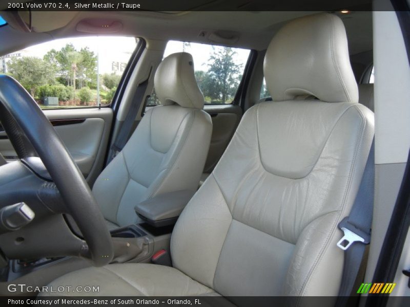 Silver Metallic / Taupe 2001 Volvo V70 2.4