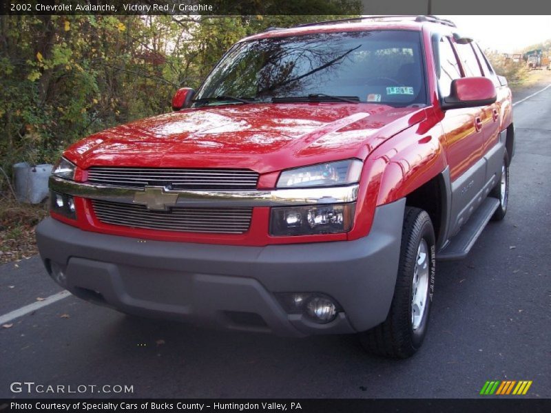Victory Red / Graphite 2002 Chevrolet Avalanche