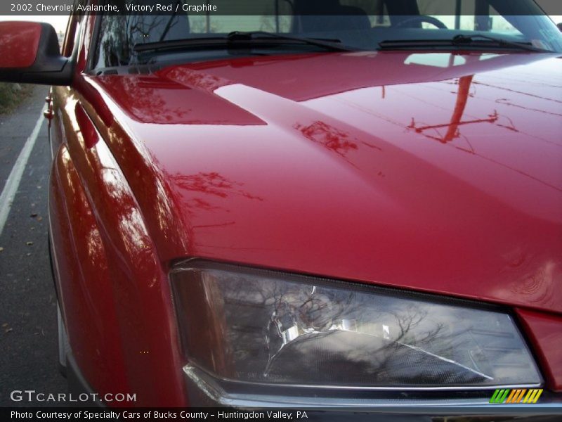 Victory Red / Graphite 2002 Chevrolet Avalanche