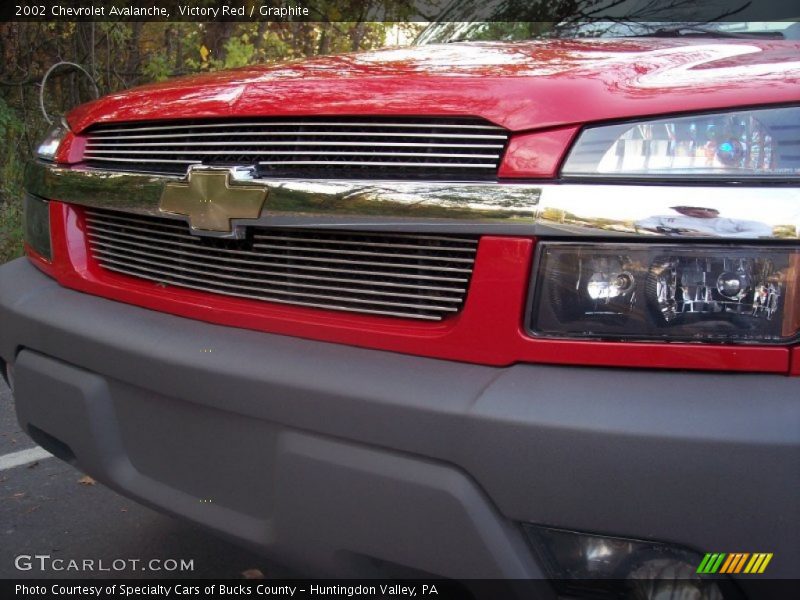 Victory Red / Graphite 2002 Chevrolet Avalanche