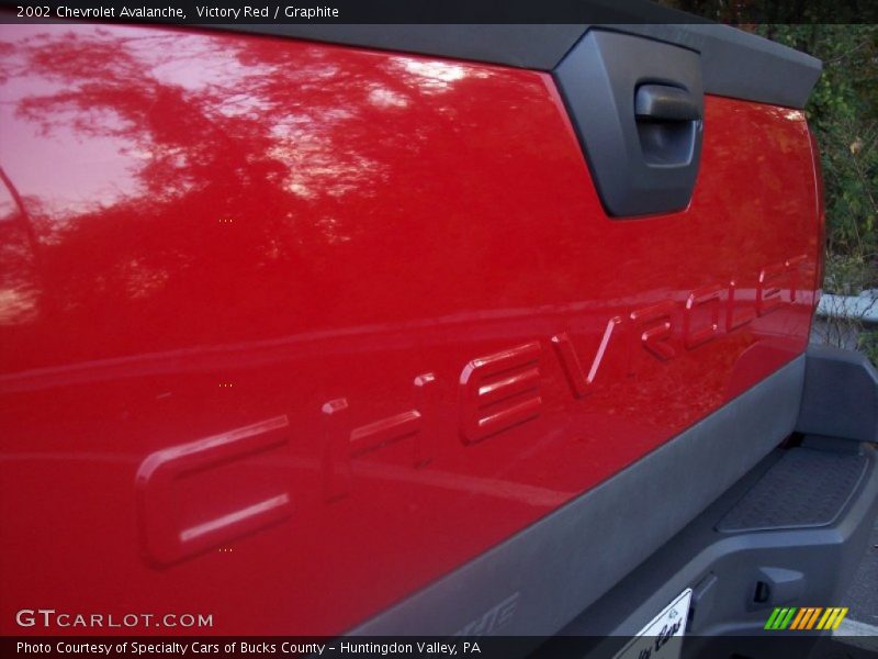 Victory Red / Graphite 2002 Chevrolet Avalanche