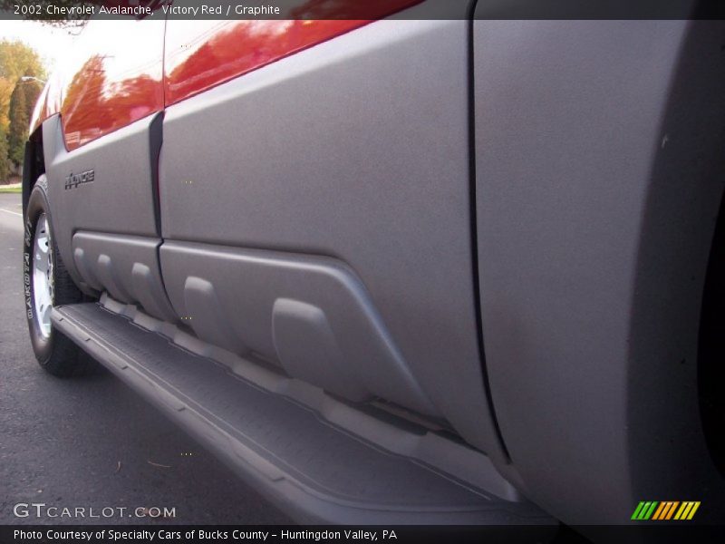 Victory Red / Graphite 2002 Chevrolet Avalanche