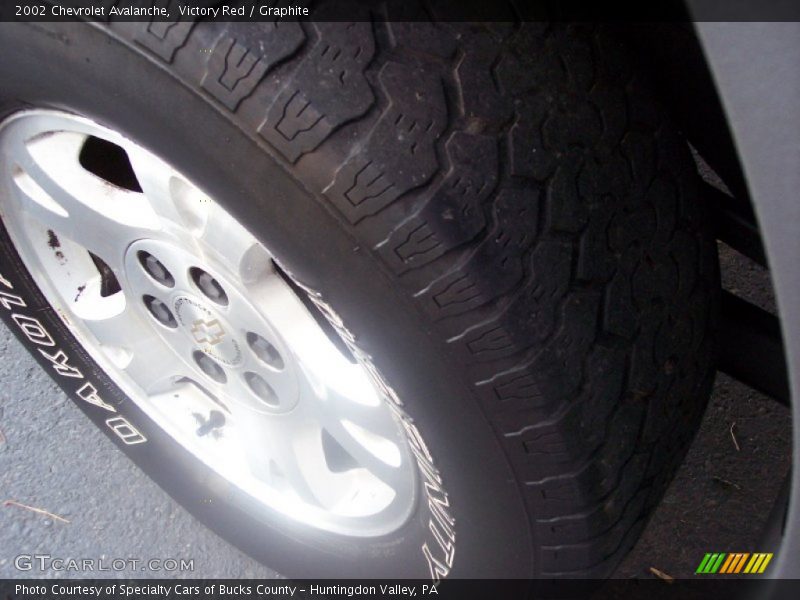 Victory Red / Graphite 2002 Chevrolet Avalanche