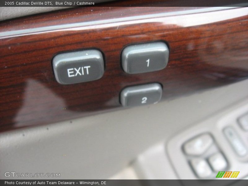 Controls of 2005 DeVille DTS