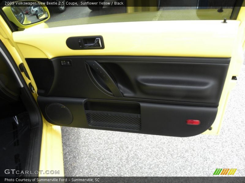 Sunflower Yellow / Black 2009 Volkswagen New Beetle 2.5 Coupe