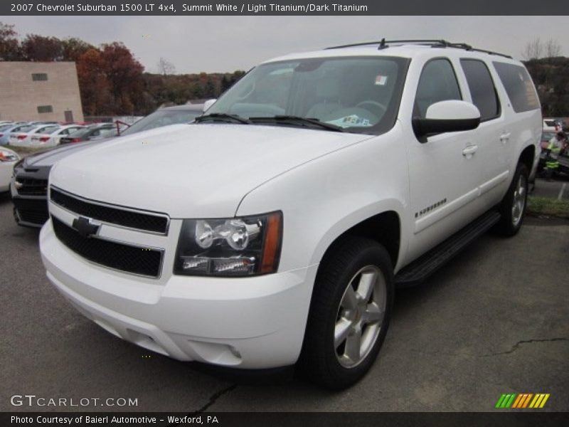Front 3/4 View of 2007 Suburban 1500 LT 4x4
