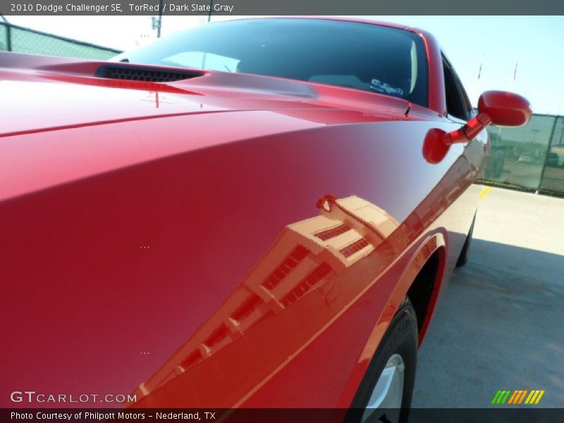 TorRed / Dark Slate Gray 2010 Dodge Challenger SE