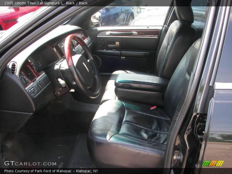 Black / Black 2005 Lincoln Town Car Signature L
