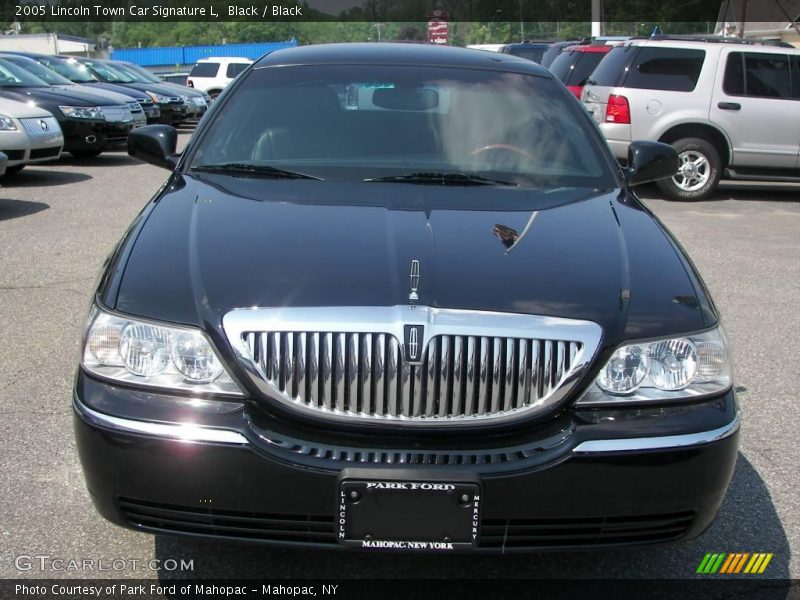Black / Black 2005 Lincoln Town Car Signature L