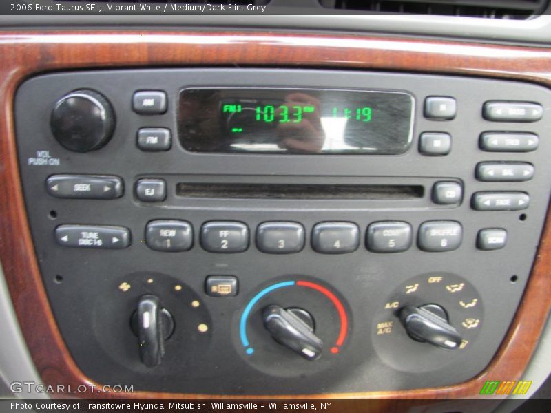 Vibrant White / Medium/Dark Flint Grey 2006 Ford Taurus SEL