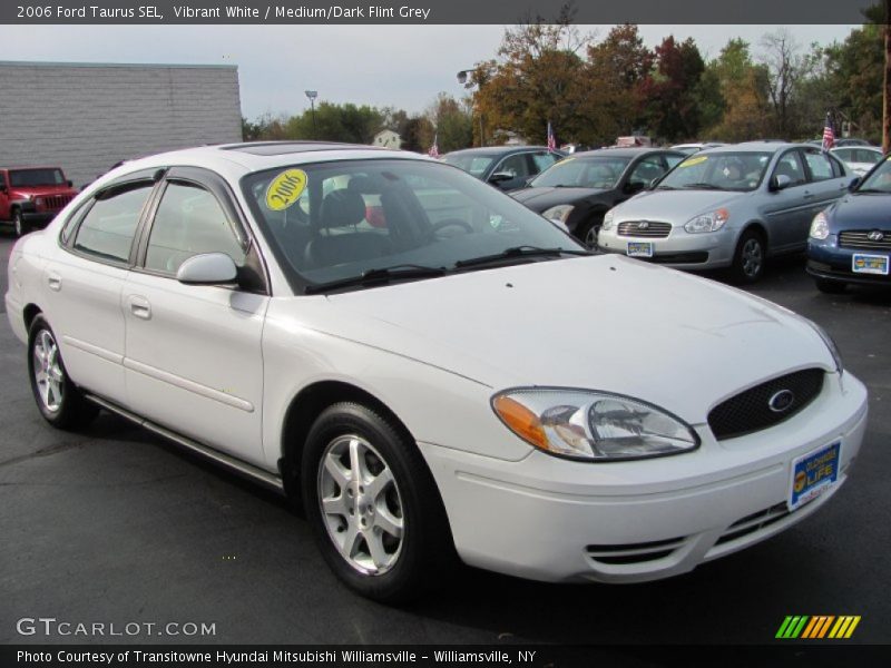 Vibrant White / Medium/Dark Flint Grey 2006 Ford Taurus SEL