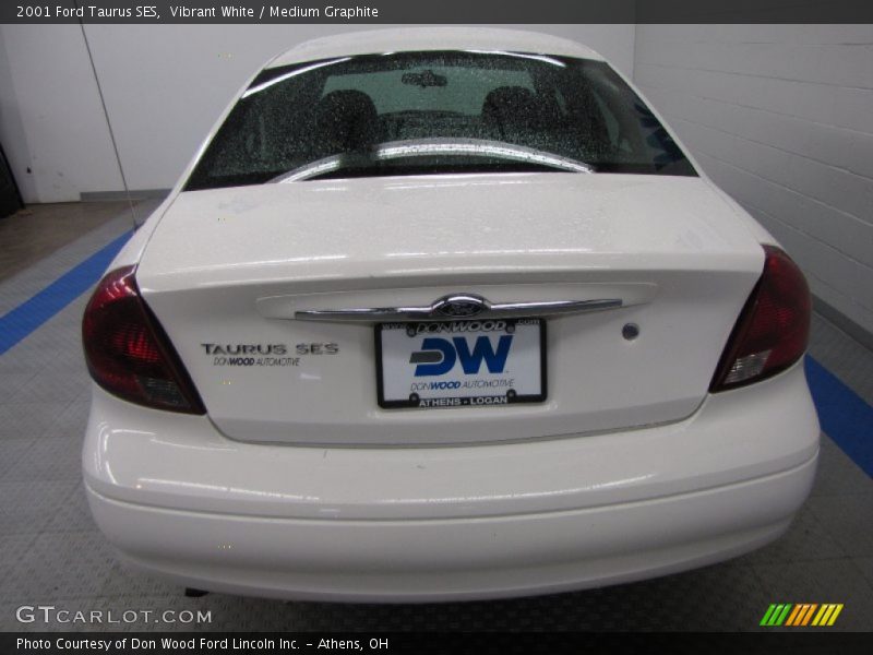 Vibrant White / Medium Graphite 2001 Ford Taurus SES