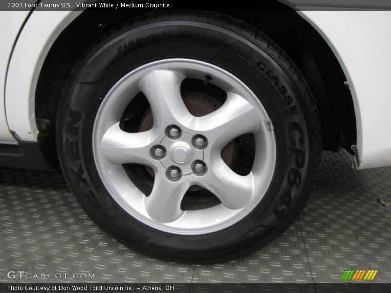 Vibrant White / Medium Graphite 2001 Ford Taurus SES