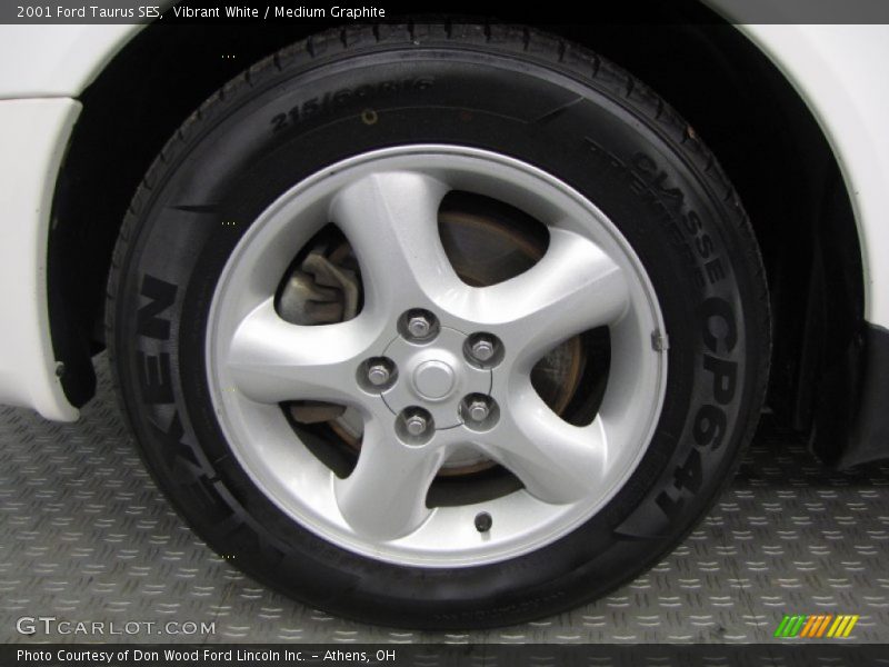 Vibrant White / Medium Graphite 2001 Ford Taurus SES