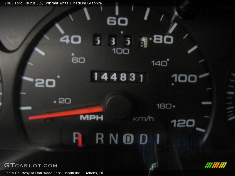 Vibrant White / Medium Graphite 2001 Ford Taurus SES