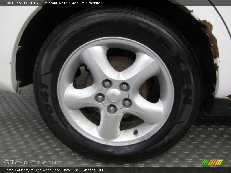 Vibrant White / Medium Graphite 2001 Ford Taurus SES