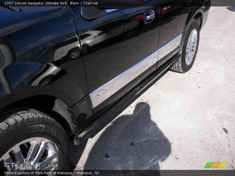 Black / Charcoal 2007 Lincoln Navigator Ultimate 4x4