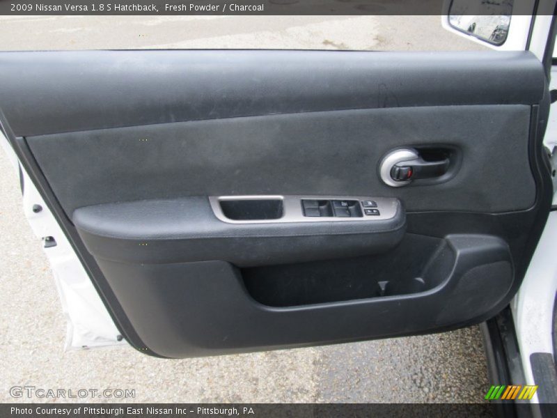Fresh Powder / Charcoal 2009 Nissan Versa 1.8 S Hatchback