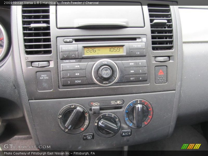 Fresh Powder / Charcoal 2009 Nissan Versa 1.8 S Hatchback