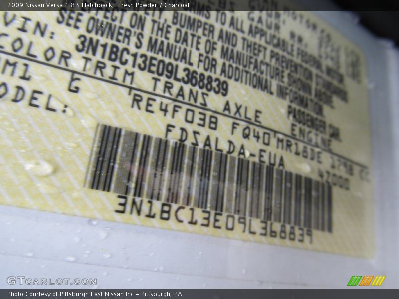 Fresh Powder / Charcoal 2009 Nissan Versa 1.8 S Hatchback