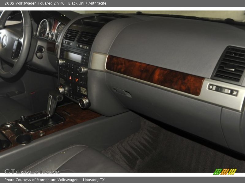 Black Uni / Anthracite 2009 Volkswagen Touareg 2 VR6