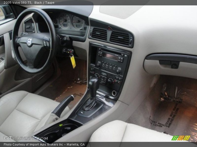 Black / Taupe 2005 Volvo S60 T5