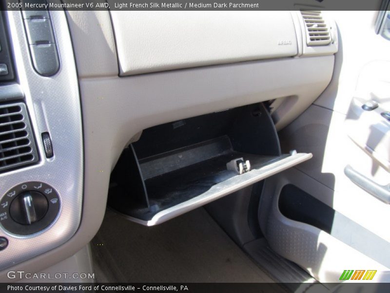 Light French Silk Metallic / Medium Dark Parchment 2005 Mercury Mountaineer V6 AWD