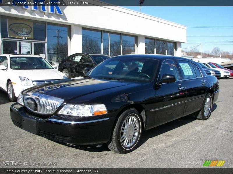 Black / Black 2007 Lincoln Town Car Executive L
