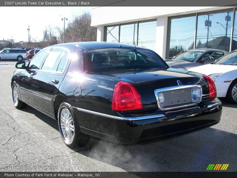 Black / Black 2007 Lincoln Town Car Executive L