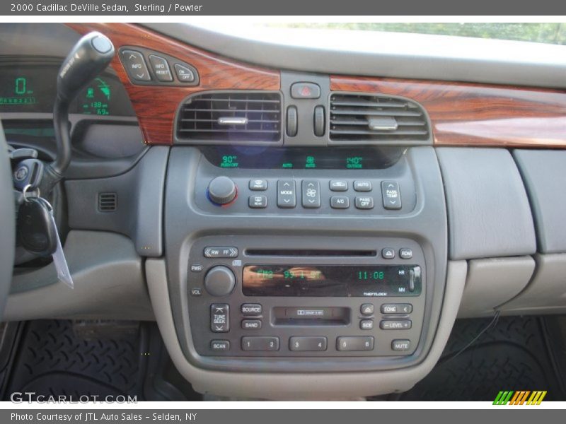 Sterling / Pewter 2000 Cadillac DeVille Sedan