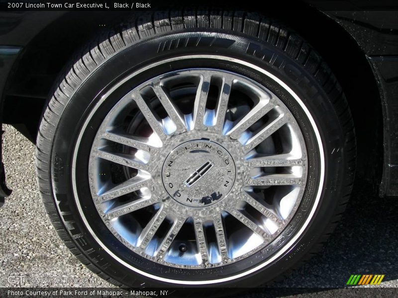 Black / Black 2007 Lincoln Town Car Executive L