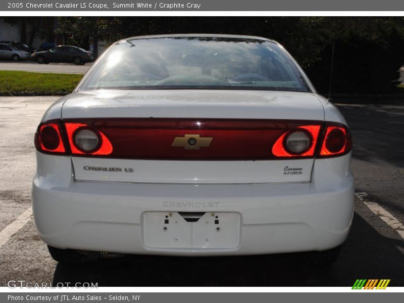 Summit White / Graphite Gray 2005 Chevrolet Cavalier LS Coupe