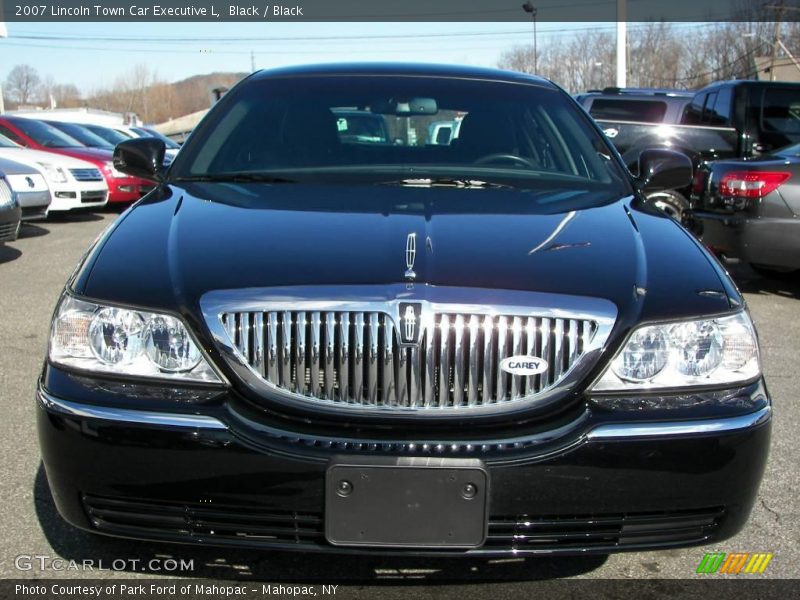 Black / Black 2007 Lincoln Town Car Executive L