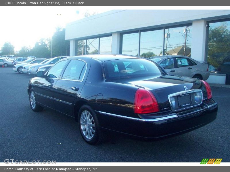 Black / Black 2007 Lincoln Town Car Signature