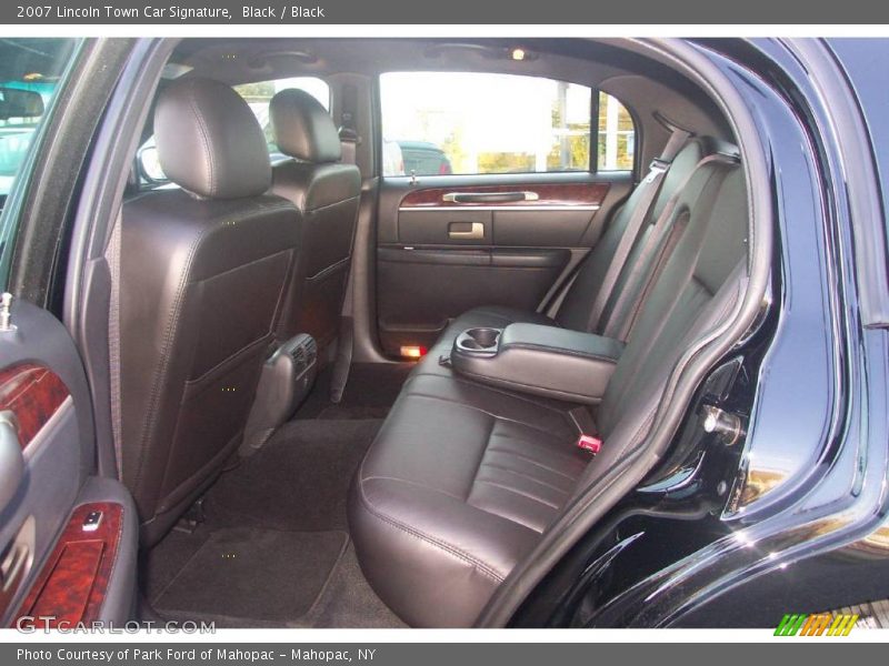Black / Black 2007 Lincoln Town Car Signature