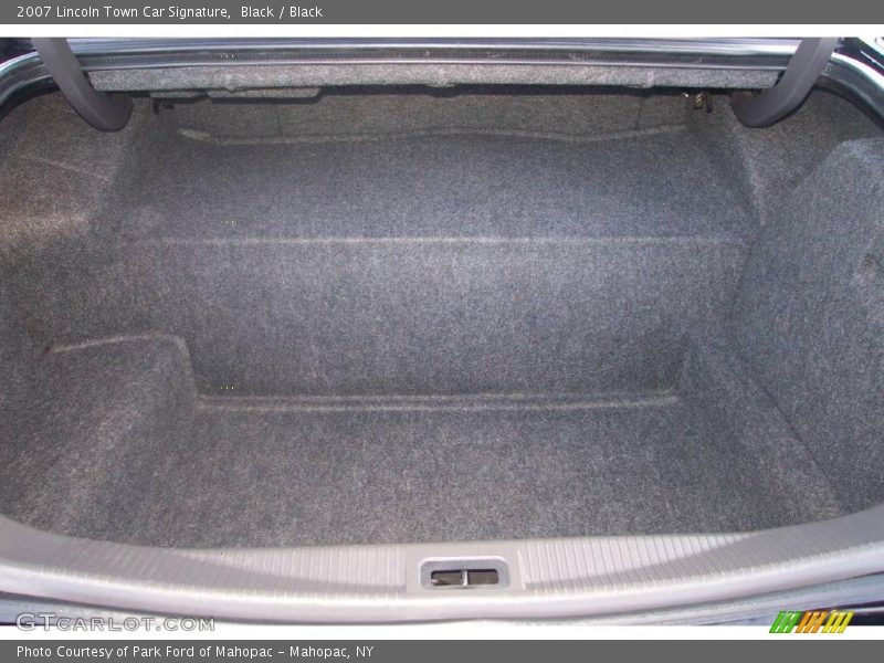 Black / Black 2007 Lincoln Town Car Signature