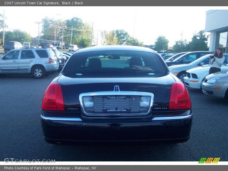 Black / Black 2007 Lincoln Town Car Signature