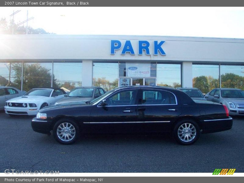 Black / Black 2007 Lincoln Town Car Signature