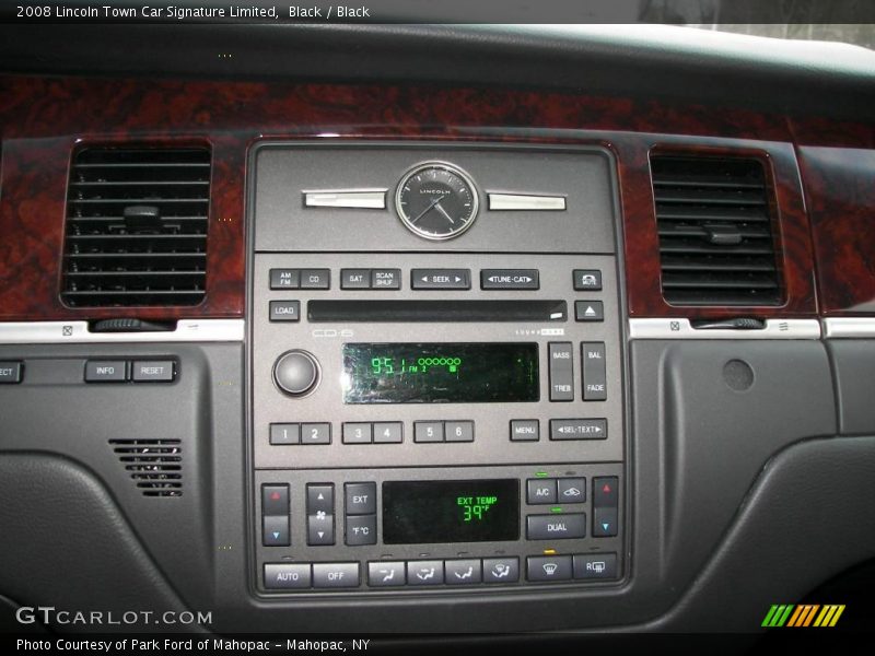 Black / Black 2008 Lincoln Town Car Signature Limited