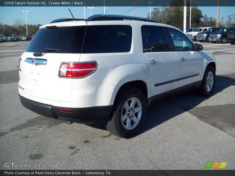 Cream White / Black 2008 Saturn Outlook XE