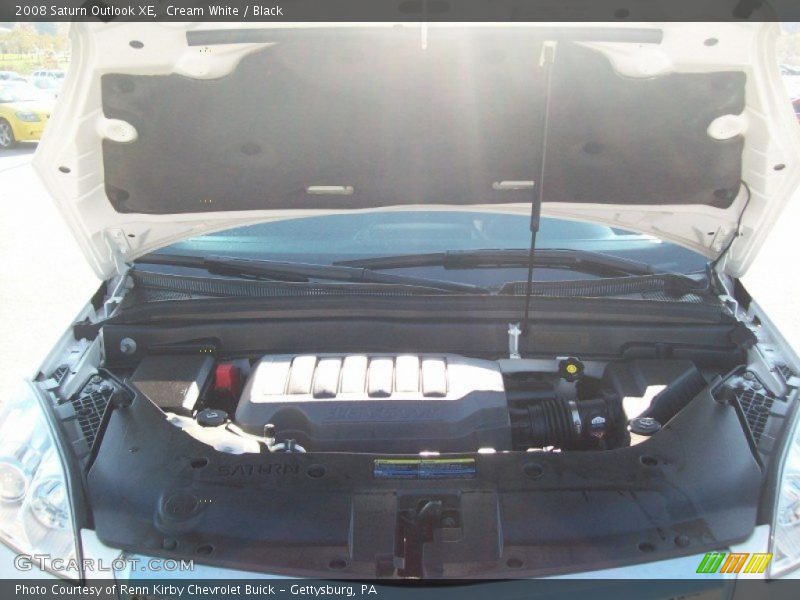 Cream White / Black 2008 Saturn Outlook XE