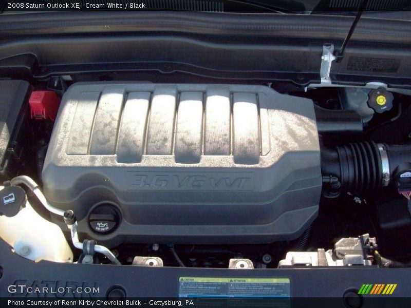 Cream White / Black 2008 Saturn Outlook XE